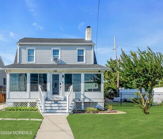 320 Sunset Dr S, Seaside Heights, NJ 08751