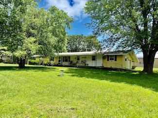 1128 E Crest Dr, Houston, MO 65483