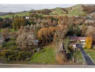 606 Whistlers Ln, Roseburg, OR 97470