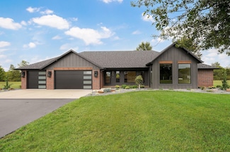 1781 W Riverdale Dr, Nixa, MO 65714