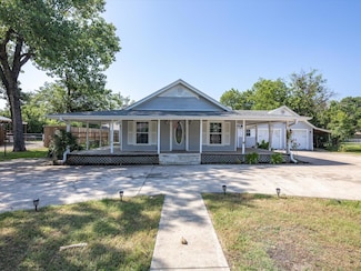231 E Marshall St, Palmer, TX 75152