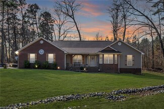 4704 Ridgepoint Dr, Pleasant Garden, NC 27313