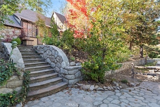 27625 High Knoll Rd, Lake Arrowhead, CA 92352
