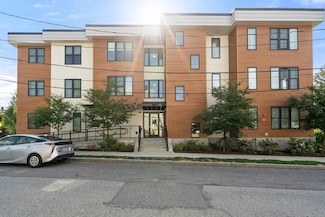 68 Los Angeles St Unit PH6, Newton, MA 02458