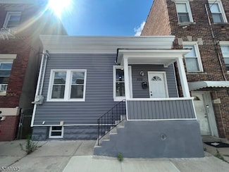572 N 9th St, Newark, NJ 07107