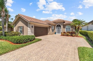2271 Heydon Cir W, Naples, FL 34120