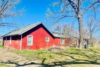 211 Illinois St, Chinook, MT 59523