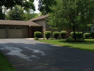 65 Hiawatha Dr, Guilderland, NY 12084