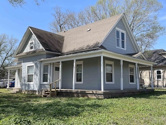 820 E Harvey Ave, Wellington, KS 67152