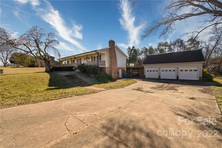3352 47th Avenue Place NE, Hickory, NC 28601