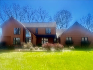1 Robin Dr Unit PVT, Rochester, NY 14618
