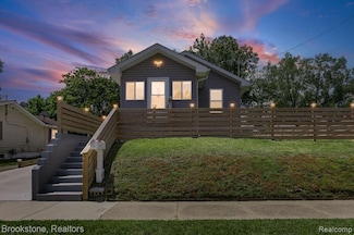 111 Omar St, Pontiac, MI 48342