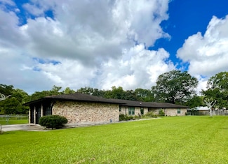 1365 Wisteria St, Bridge City, TX 77611