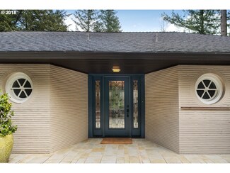 5130 SW Burton Dr, Portland, OR 97221