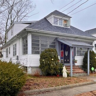 35 Parkway Ave, Providence, RI 02908