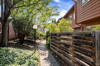 16 Kingston Way, Cotati, CA 94931