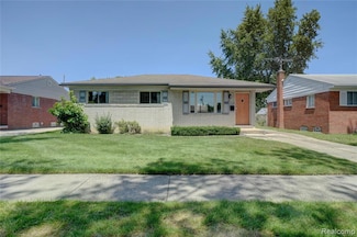 21425 Parkway St, Saint Clair Shores, MI 48082