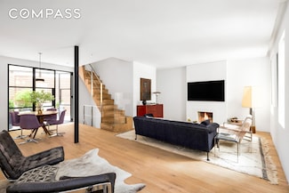 130 Charles St Unit TH, New York, NY 10014