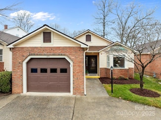 125 Exeter Ct, Hendersonville, NC 28791