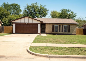 513 Worthway Dr, Grand Prairie, TX 75051
