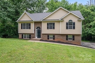 1520 28th St SW, Hickory, NC 28602