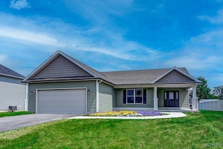 6213 Lakewood Ln, Lockport, NY 14094