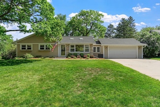 1669 Glenview Ct, New Brighton, MN 55112