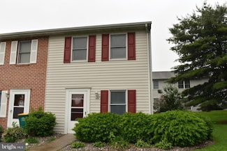 959 Orchard Dr, Chambersburg, PA 17201