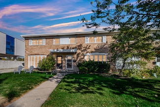 832 Lavergne Ave, Wilmette, IL 60091