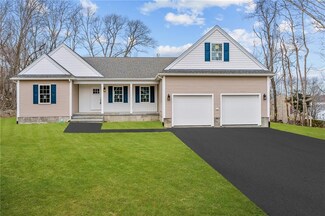 105 Kickemuit Ave, Bristol, RI 02809