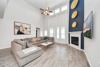 8402 Northern Pintail Dr, Houston, TX 77049