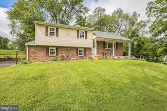 886 Sackettsford Rd, Warminster, PA 18974