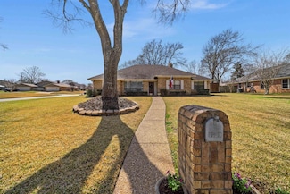 5909 Stoneleigh Dr, Tyler, TX 75703