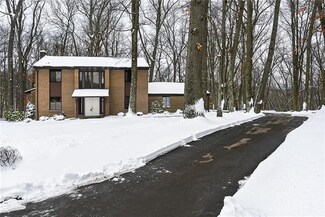 1253 Lakevue Dr, Butler, PA 16002