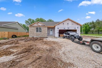 402 3rd St, New Florence, MO 63363