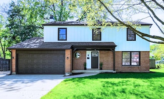 4532 Waubansie Ln, Lisle, IL 60532