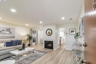 215 Red Oak Dr W Unit C, Sunnyvale, CA 94086