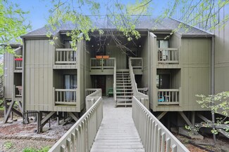 9404 S Lake Ridge Dr, Bloomington, IN 47401