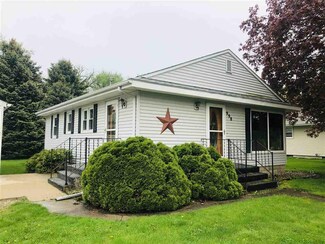 998 Cherry St, Ocheyedan, IA 51354
