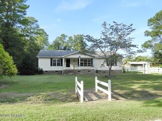 40 Edgewood Dr, Chocowinity, NC 27817