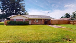 1615 Lackey St, Leakesville, MS 39451