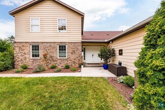 202 E 7th St, Duluth, MN 55805