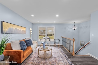 7007 Green Manor Dr, Louisville, KY 40228