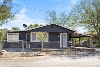 1014 Laredo St, Crystal City, TX 78839
