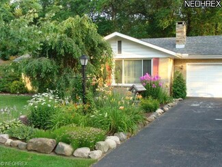 42 Lakeview Dr, Grafton, OH 44044