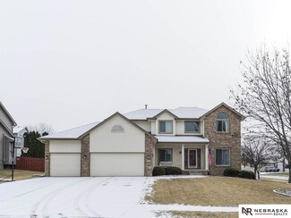 901 MacKensey Dr, Papillion, NE 68046