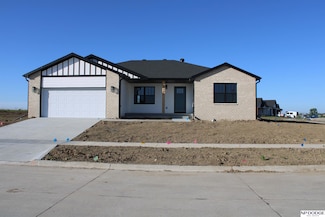 8701 Honeybee Ln, Lincoln, NE 68526