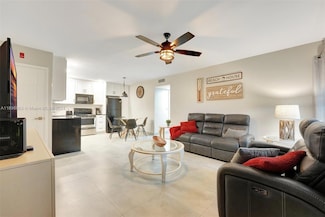 221 SE 9th Ave Unit 102, Pompano Beach, FL 33060