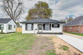 6273 Washington St, Groves, TX 77619