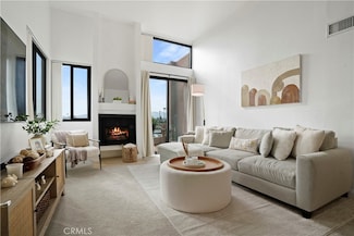 7826 Topanga Canyon Blvd Unit 301, Canoga Park, CA 91304